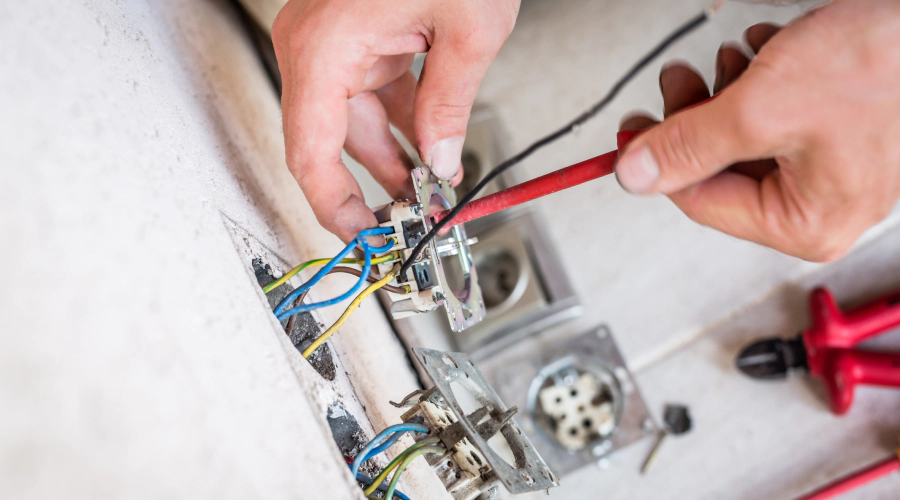 electrician doing an installation thompson oh